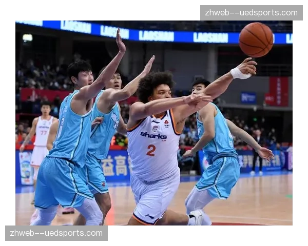 青岛崂山啤酒20胜14负稳居第八 防守体系稳固但进攻起伏 青岛崂山啤酒20胜14负稳居第八 防守体系稳固但进攻起伏